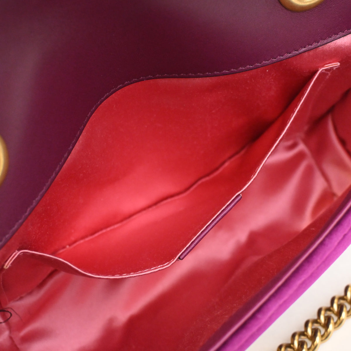 Pre-Owned Gucci Flap Bag Small Velvet Marmont, open interior with lining
