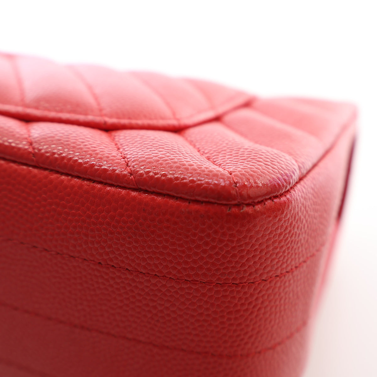 Pre-Owned Chanel Flap Bag Mini Caviar Leather Chevron Rectangle, corner and edge detail, photo 13 of 17