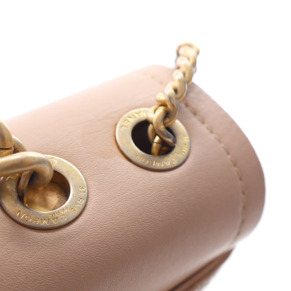 Pre-Owned Chanel Flap Bag Medium Calfskin Single, gold hardware close-up, photo 13 of 21