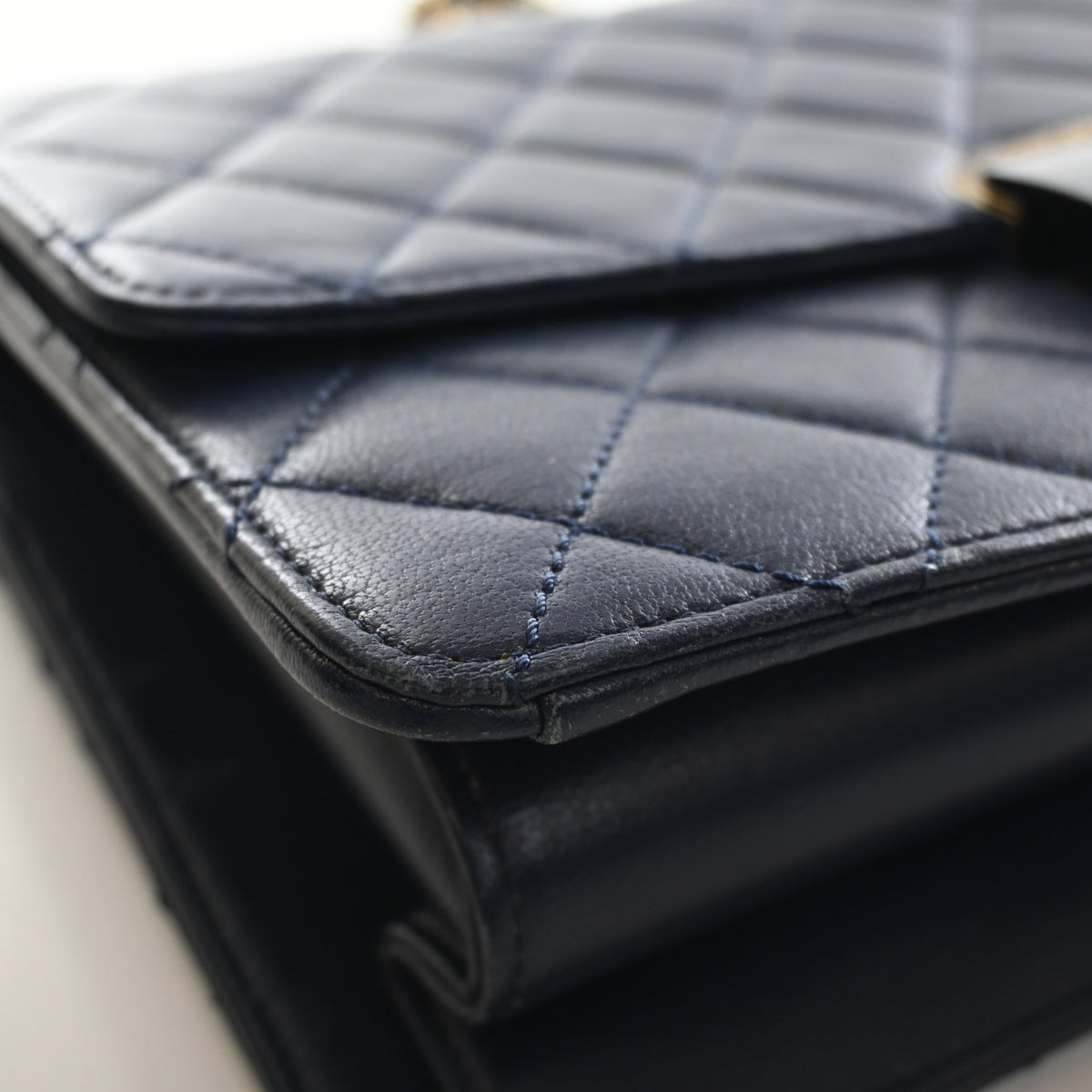 Pre-Owned Chanel Flap Bag Large Sheepskin Beauty Lock, corner and edge detail, photo 16 of 21