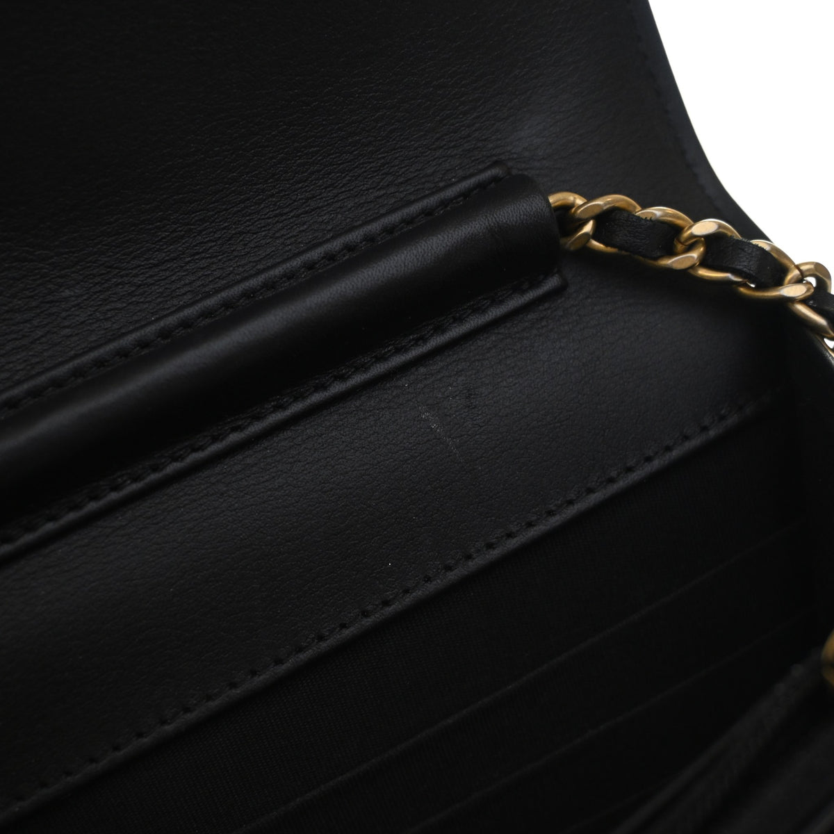 Pre-Owned Chanel Wallet On Chain Lambskin Boy WOC, open interior with lining, photo 14 of 16