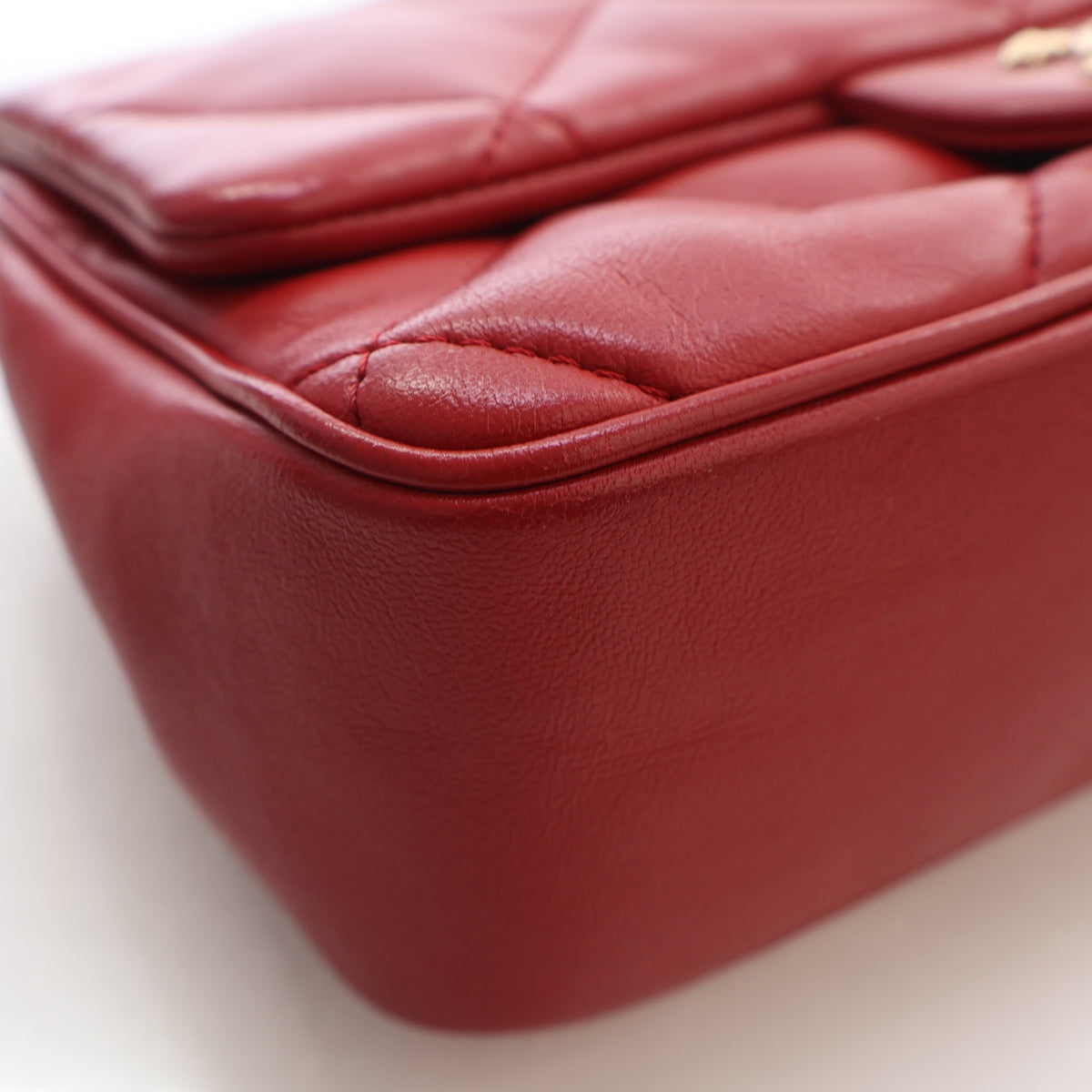 Pre-Owned Chanel Flap Bag Small Lambskin Rectangular, corner and edge detail