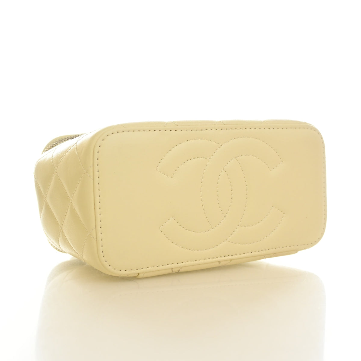 Pre-Owned Chanel Vanity Small Lambskin Pearl Crush, base and feet view, photo 6 of 18