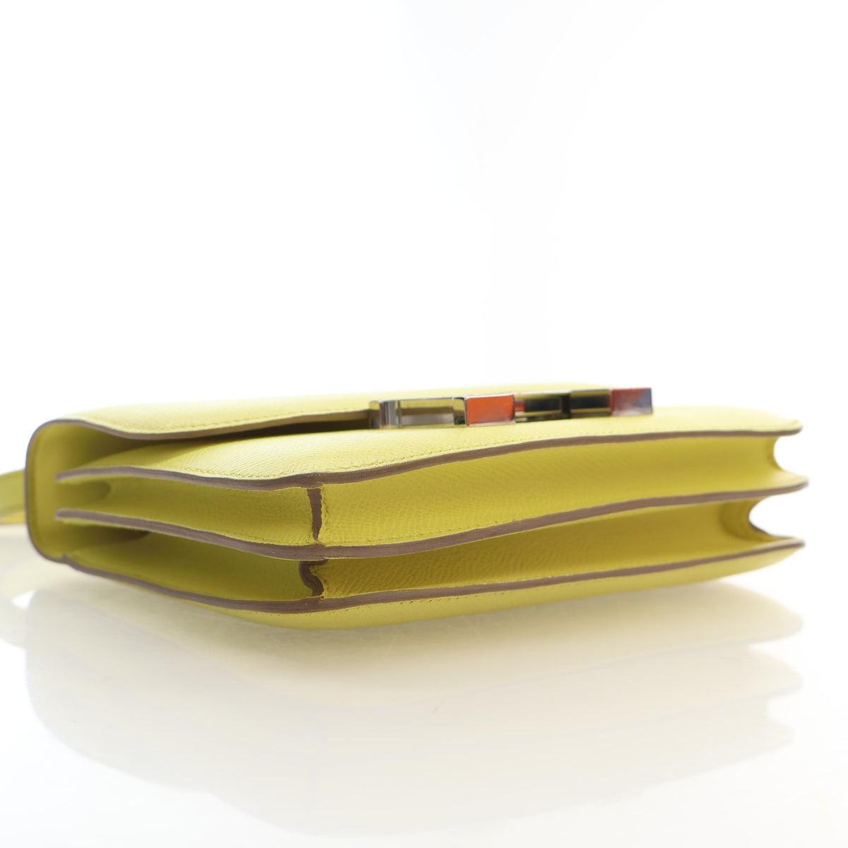 Pre-Owned Hermès Constance 18 Lime Epsom Leather, side profile