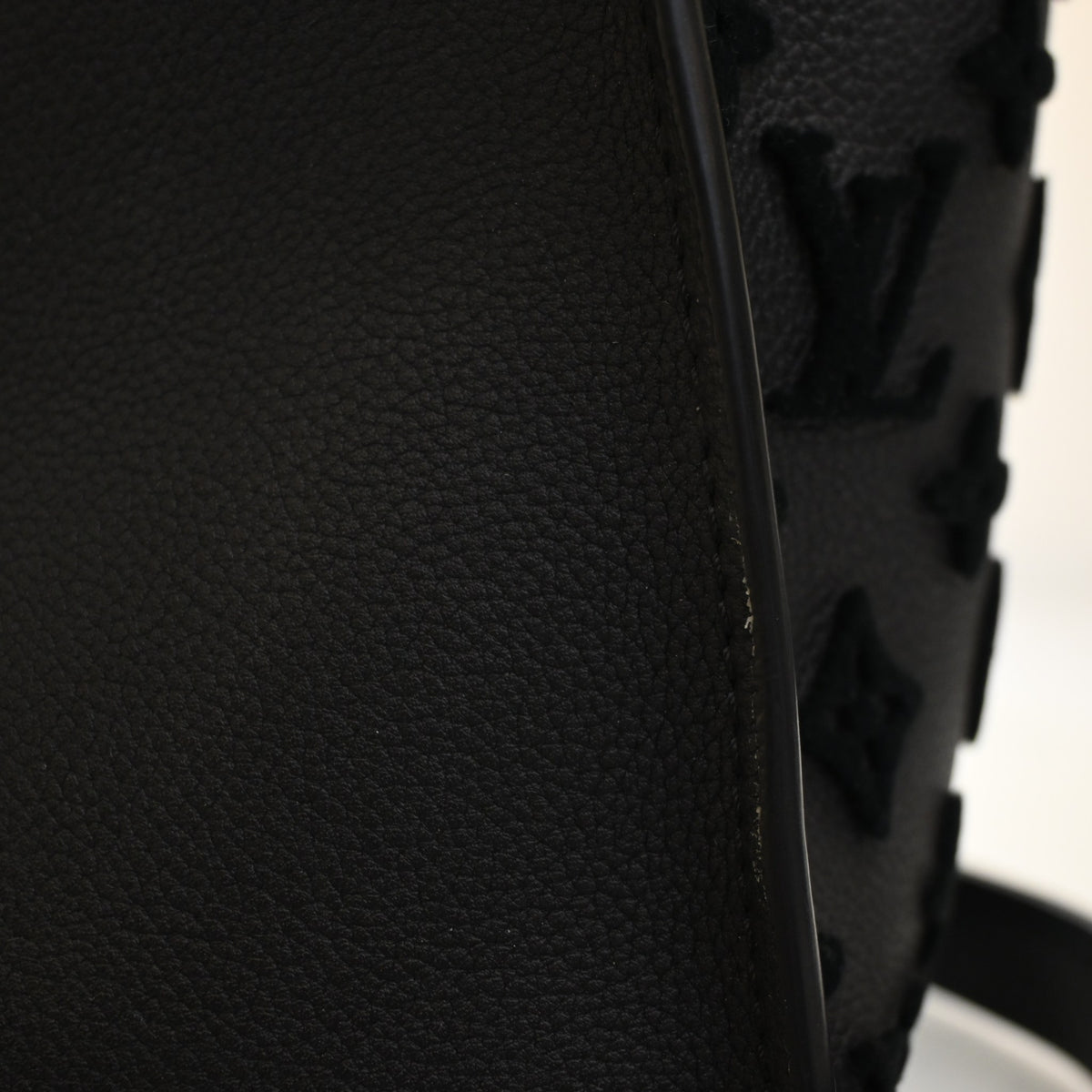 Louis Vuitton Calfskin On My Side MM, photo 15 of 18