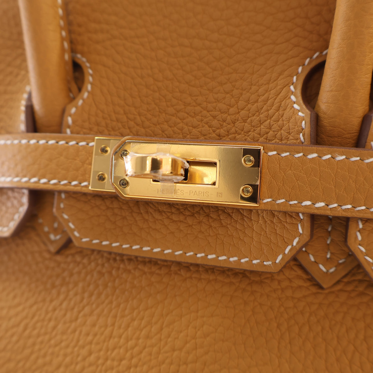 Pre-Owned Hermès Birkin 25 Naturel-sabel Togo Leather, gold hardware close-up