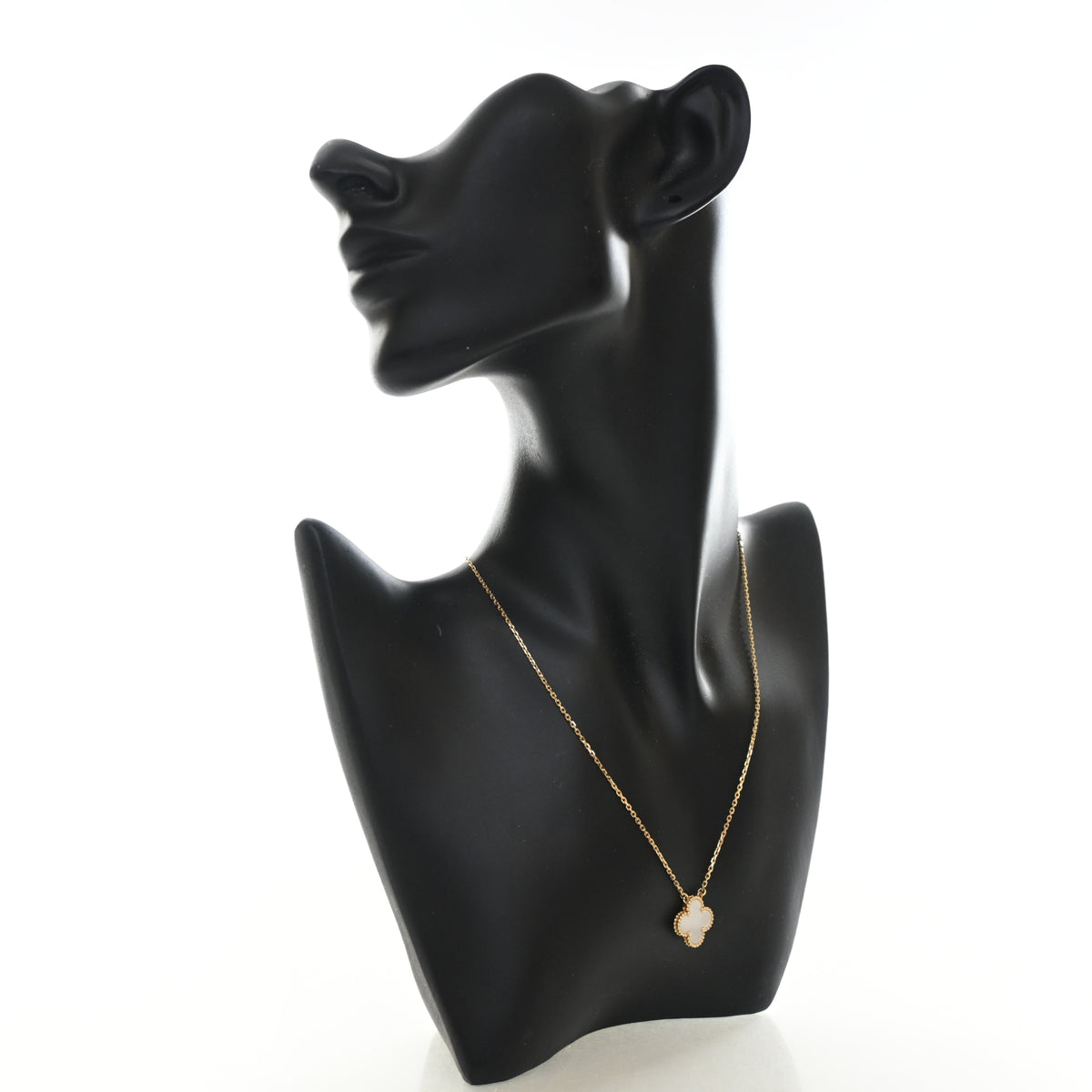 Van Cleef & Arpels Mother Of Pearl Vintage Alhambra Pendant, photo 3 of 11