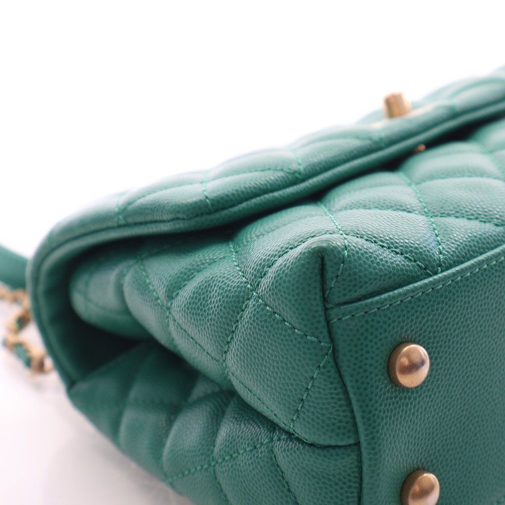 Pre-Owned Chanel Coco Handle Small Caviar Lizard Leather Bag, base and feet view, photo 8 of 16