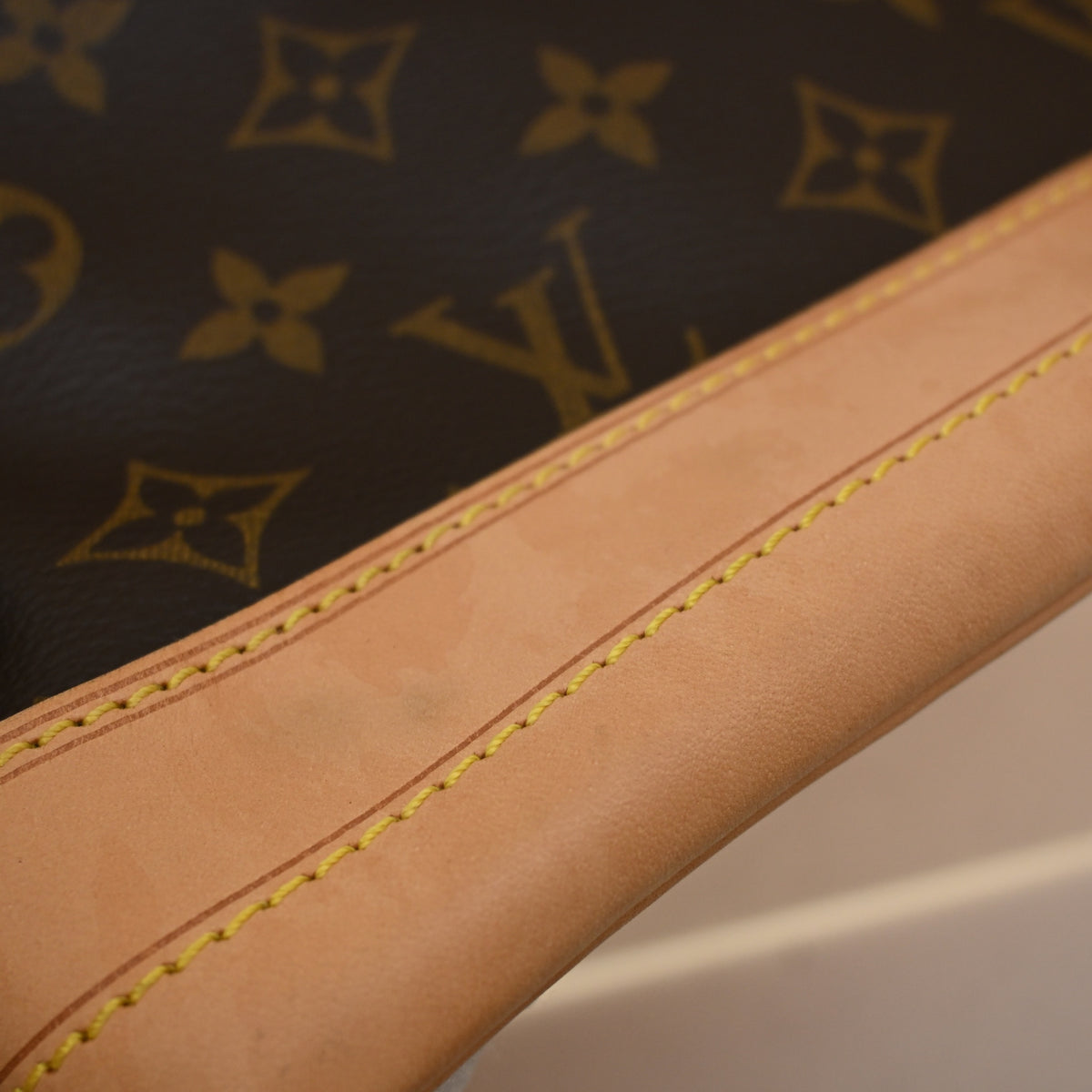 Pre-Owned Louis Vuitton Monogram Noe, corner detail
