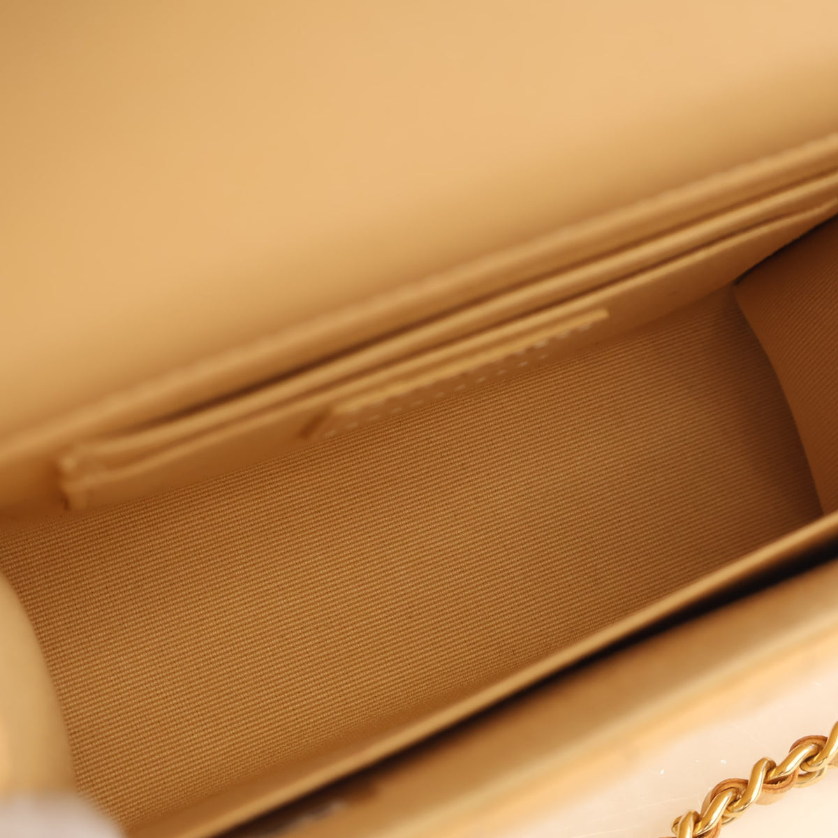 Pre-Owned Chanel Top Handle Lambskin Flap Bag Pearl, open interior