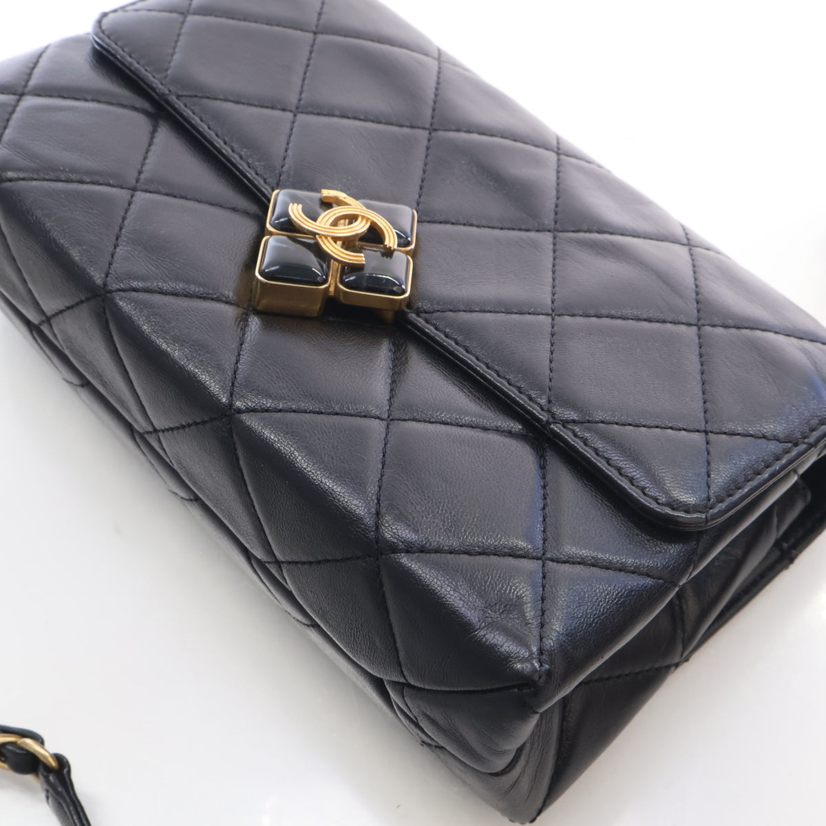 Pre-Owned Chanel Flap Bag Small Calfskin Diamond Lock, three-quarter view