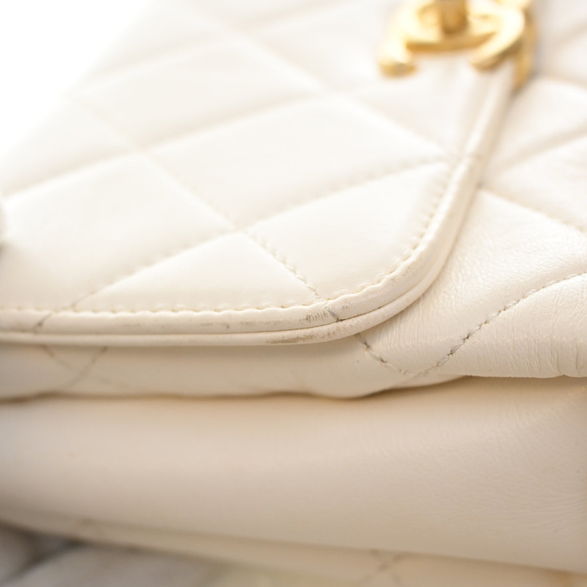 Pre-Owned Chanel Flap Bag Small Lambskin CC Crystal Logo, corner and edge detail