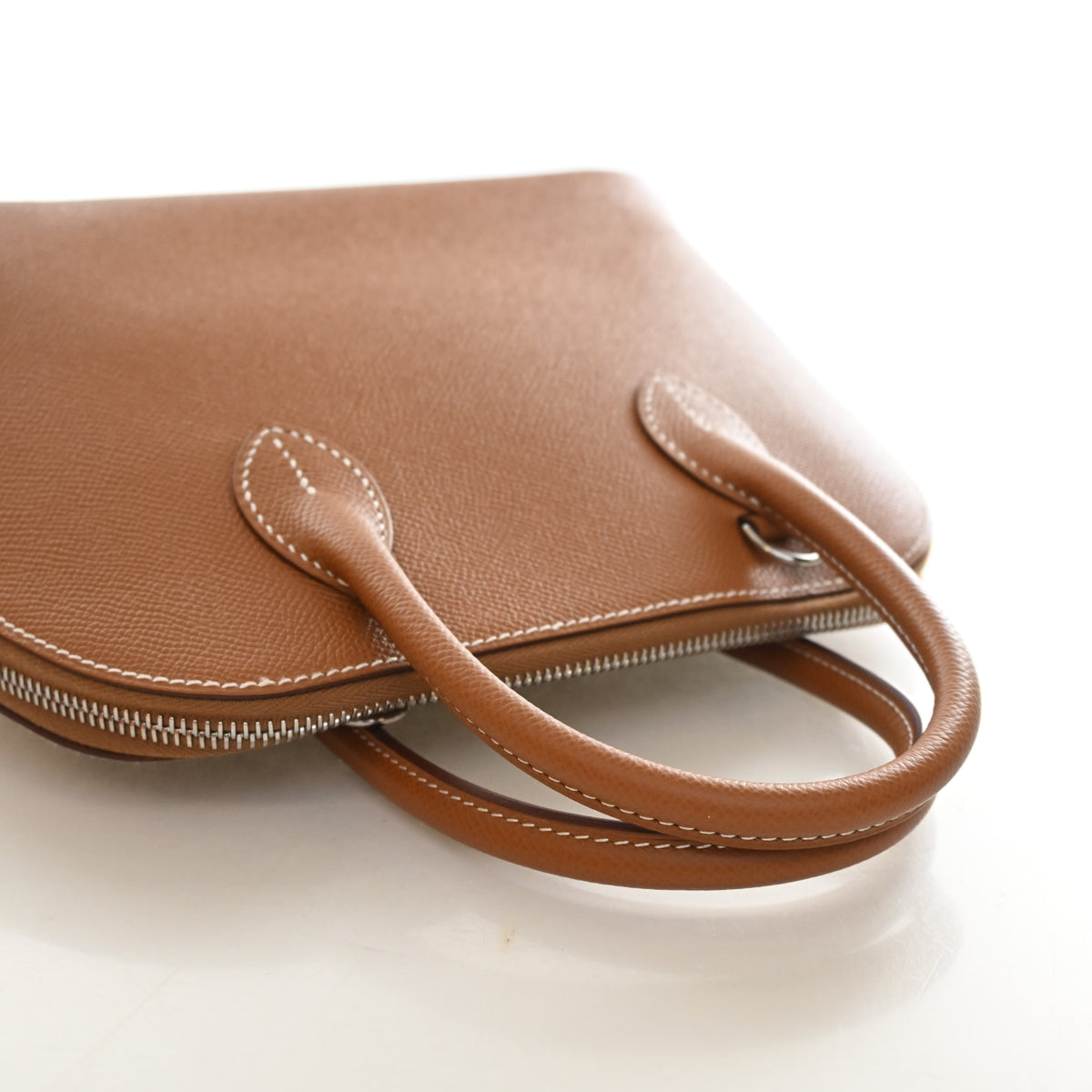 Pre-Owned Hermès Bolide 25 Gold Epsom Leather 1923, three-quarter view