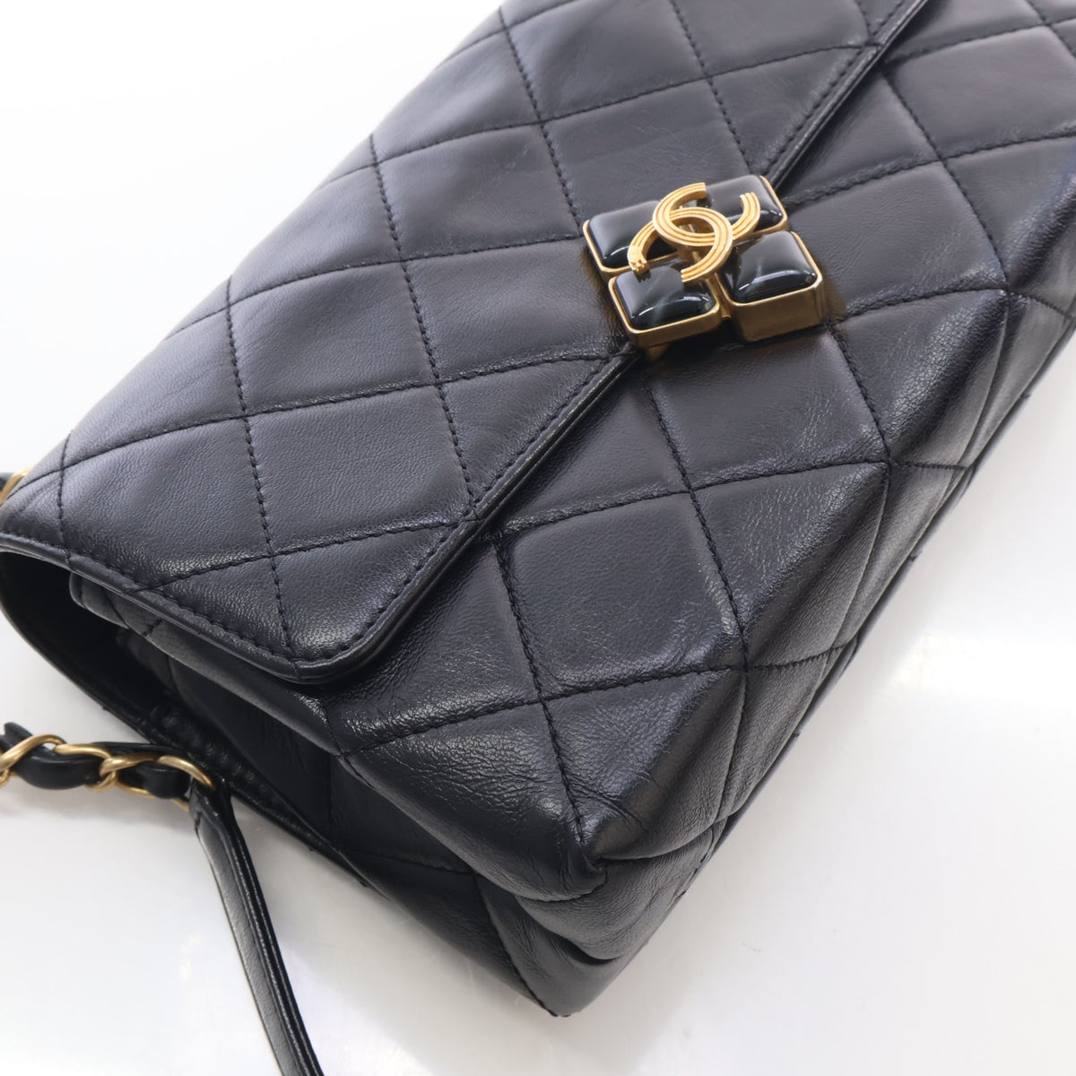 Pre-Owned Chanel Flap Bag Small Calfskin Diamond Lock, front view, photo 7 of 18