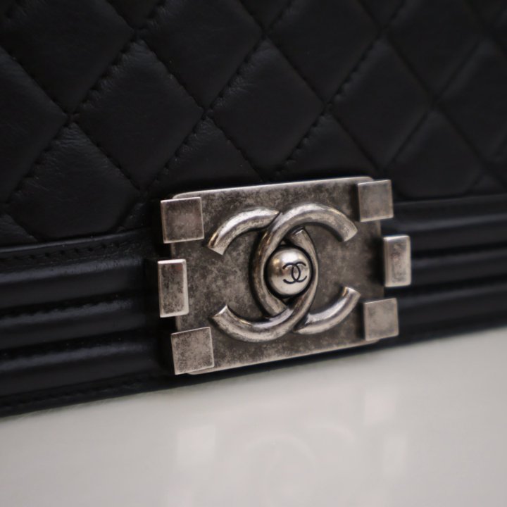 Pre-Owned Chanel Boy Bag Large Lambskin, silver hardware close-up