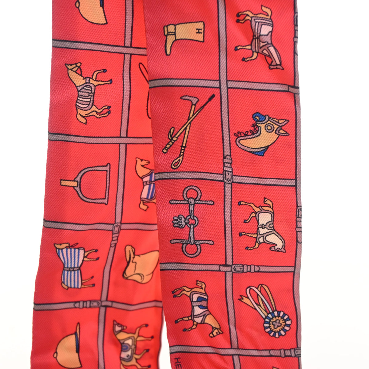 Pre-Owned Hermès Covertures Et Tenues Silk Twilly, flat lay, photo 3 of 5
