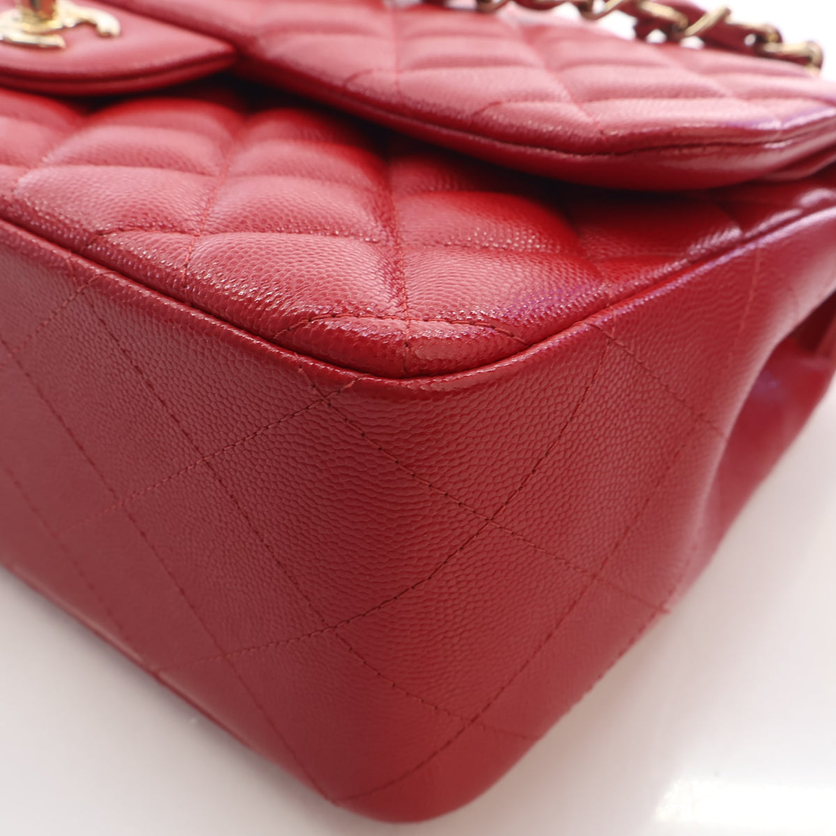 Pre-Owned Chanel Classic Double Flap Jumbo Caviar Leather Bag, corner detail, photo 8 of 18
