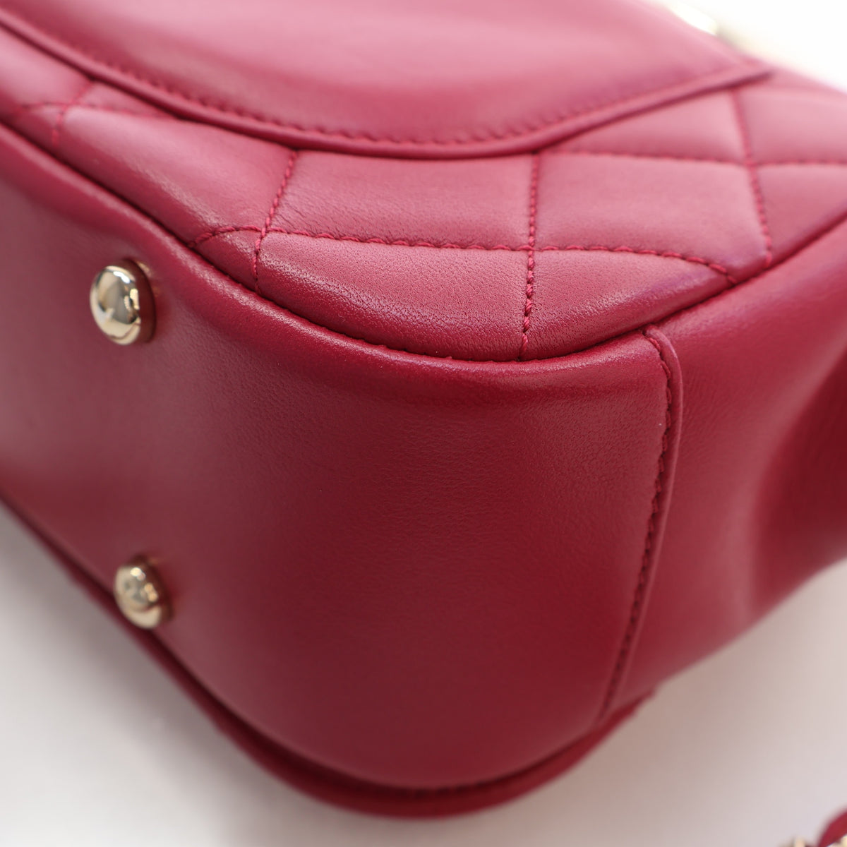 Pre-Owned Chanel Flap Bag Small Lambskin Carry Chic, corner detail