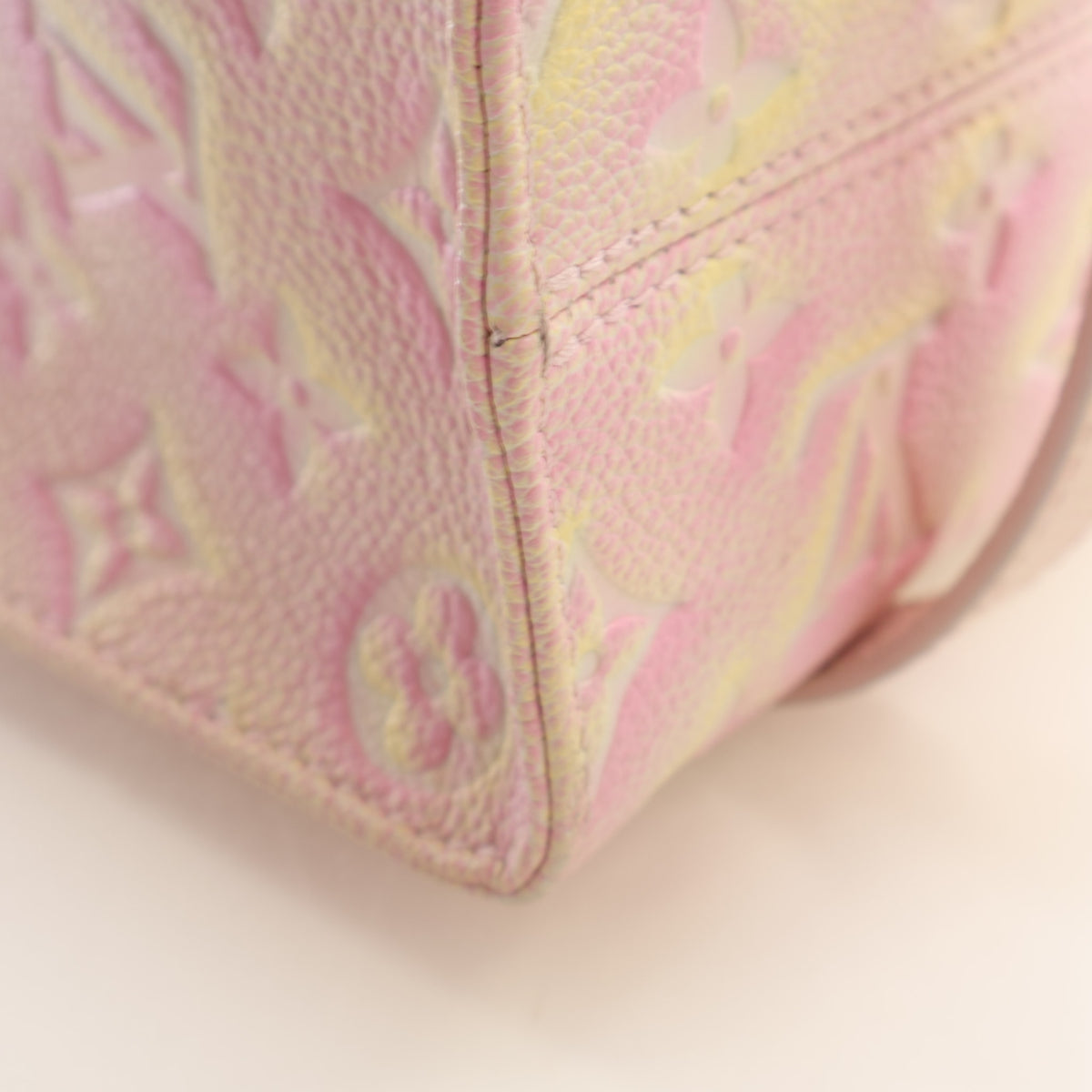 Pre-Owned Louis Vuitton Onthego PM Stardust Monogram, corner and edge detail, photo 26 of 29