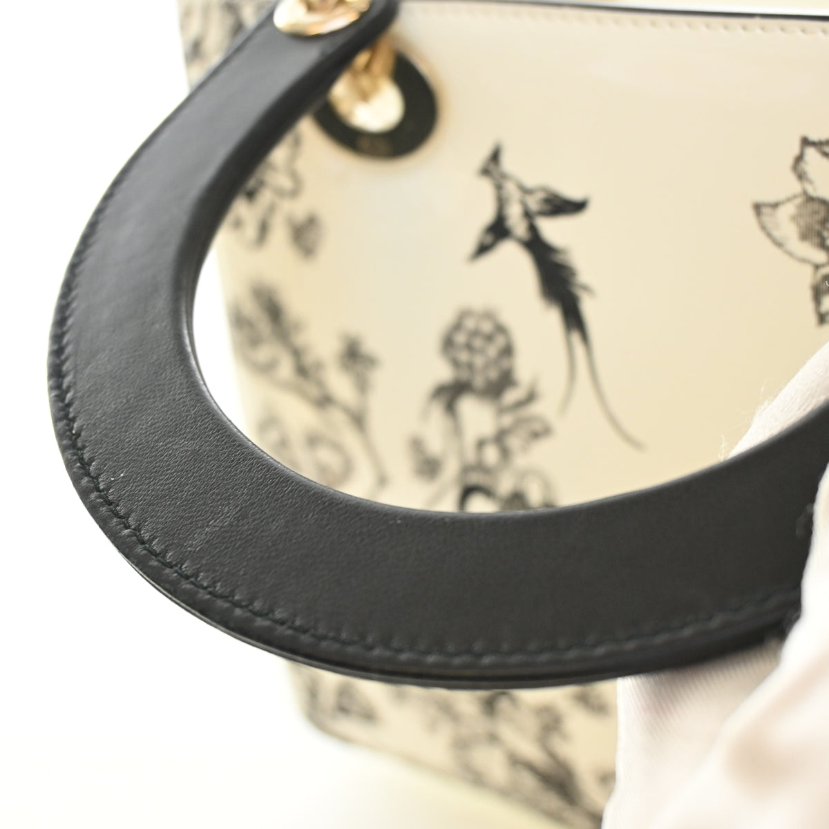 Pre-Owned Christian Dior Lady Dior Medium Patent Leather Toile De Jouy, hardware close-up