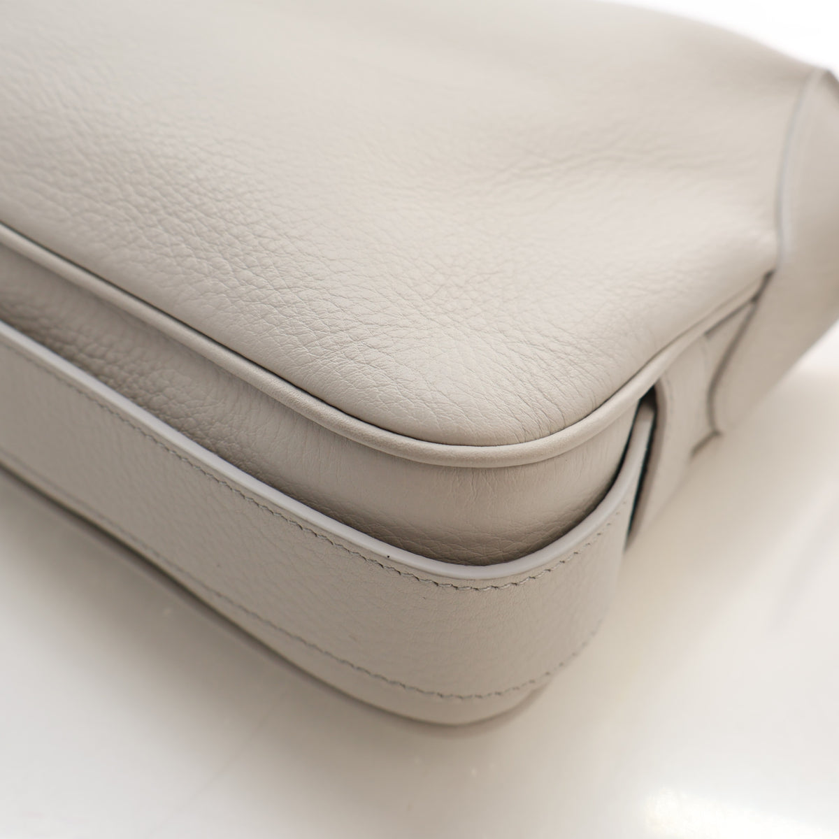 Pre-Owned Celine Medium Calfskin Romy, corner detail