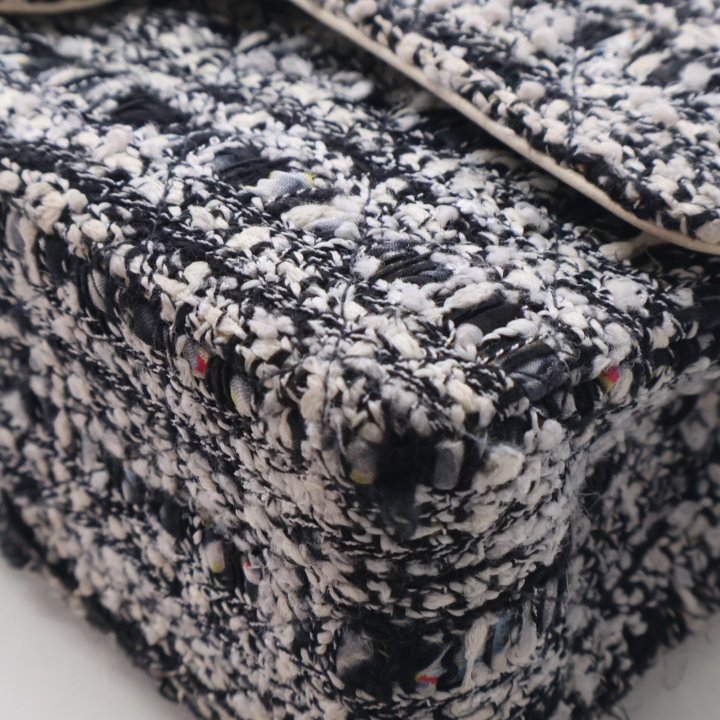 Pre-Owned Chanel Classic Double Flap Medium Tweed Bag, corner and edge detail, photo 9 of 13