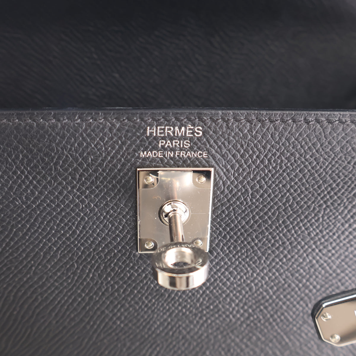 Pre-Owned Hermès Kelly 25 Noir Epsom Leather, silver hardware