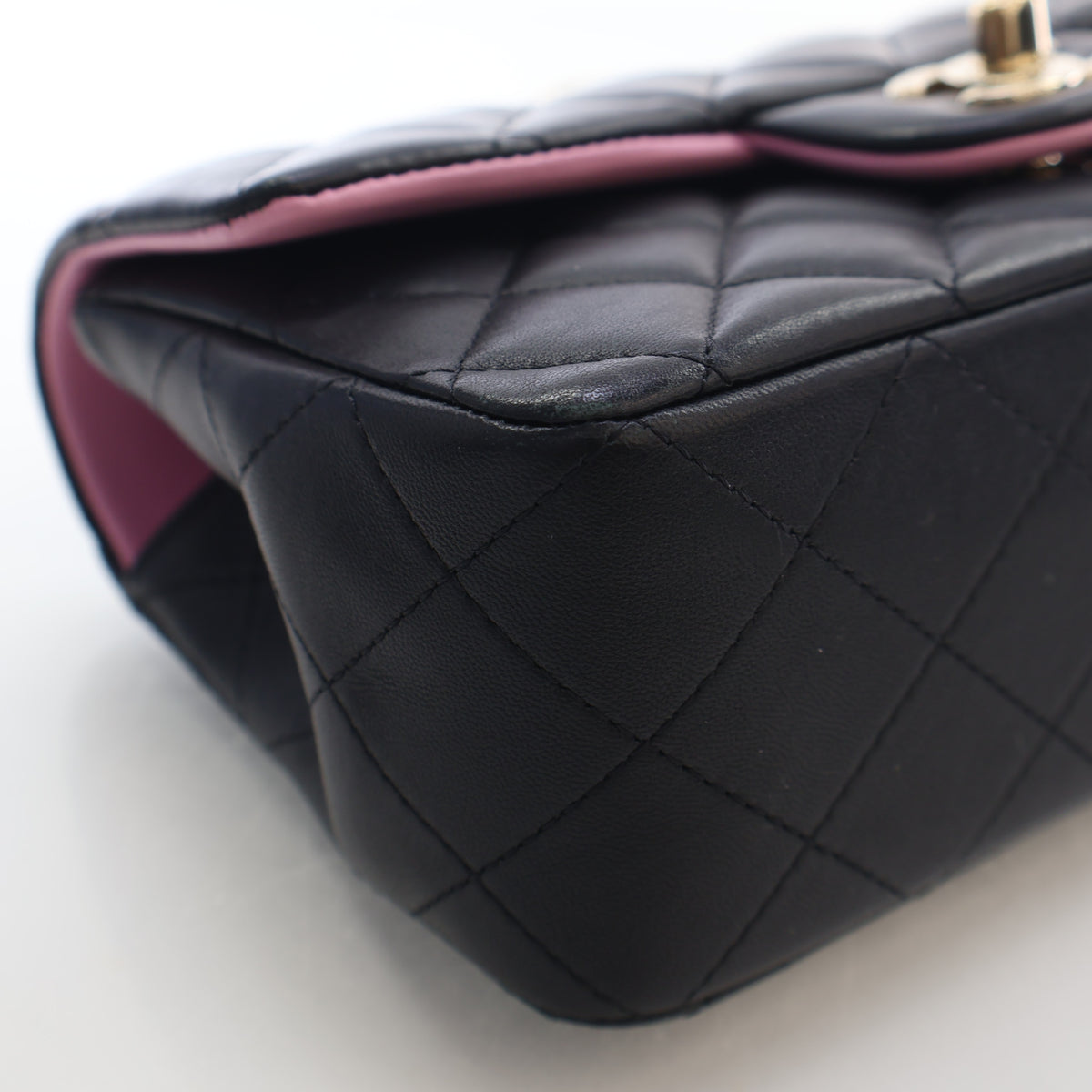 Pre-Owned Chanel Classic Flap Mini Lambskin Rectangular Top Handle Bag, corner and edge detail, photo 6 of 19