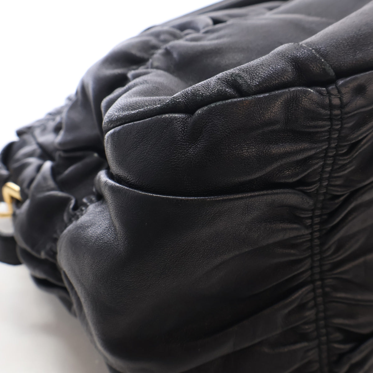 Pre-Owned Prada Shoulder Bag Medium Nappa Leather Gaufre, corner and edge detail