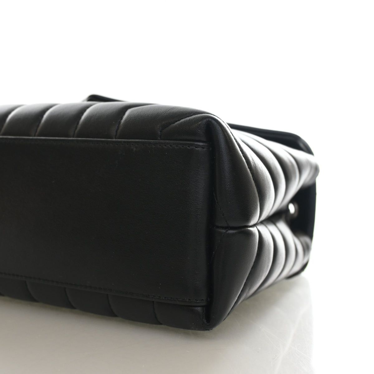 Pre-Owned Saint Laurent Loulou Small Calfskin, base and feet view, photo 8 of 10