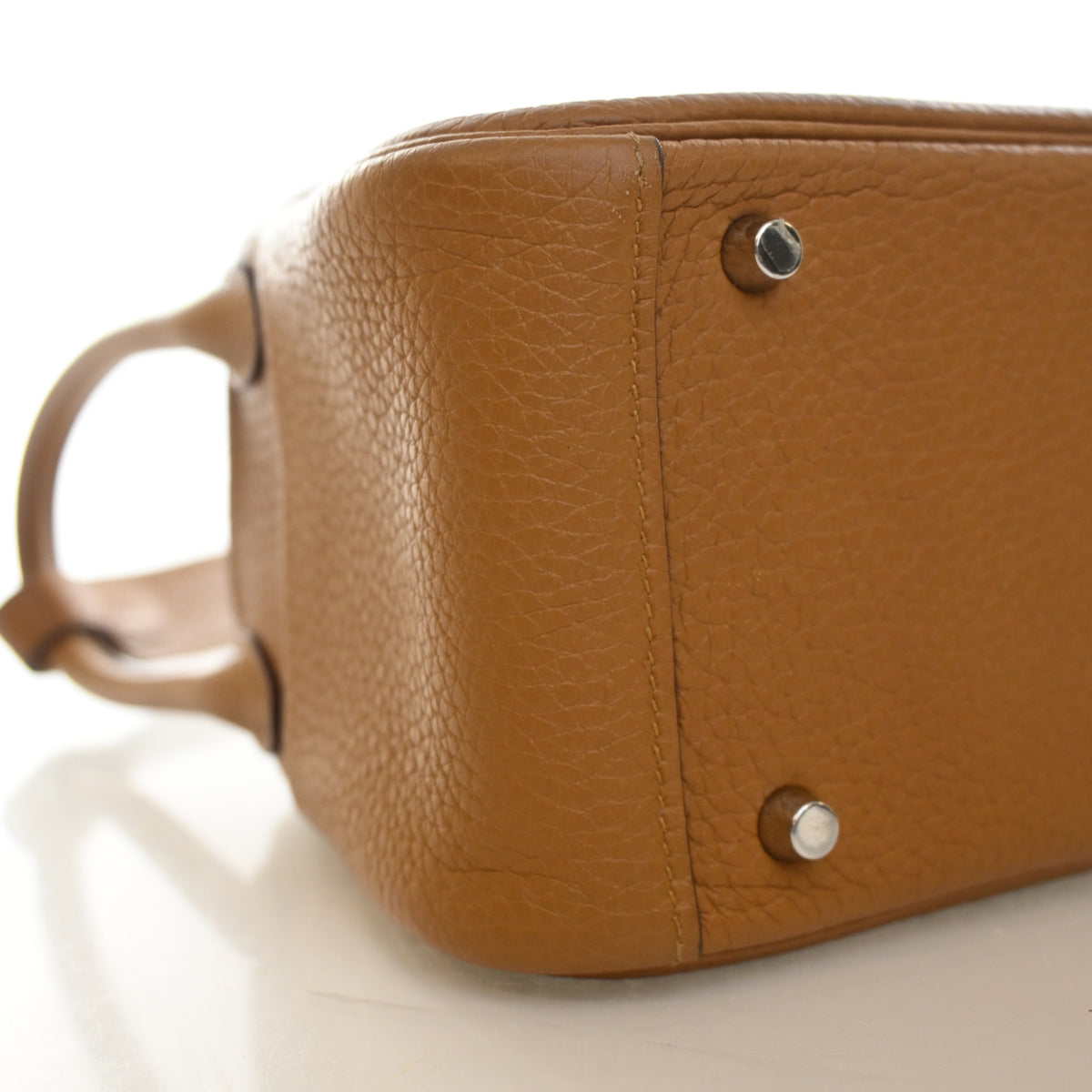 Pre-Owned Hermès Lindy Mini Sesame Clemence Leather 20, base view