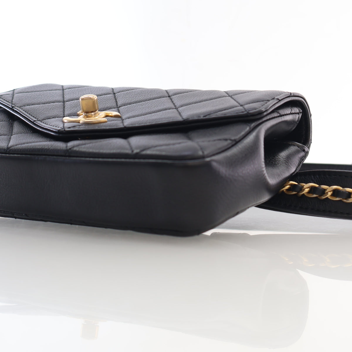 Pre-Owned Chanel Belt Bag Lambskin, side profile, photo 8 of 17