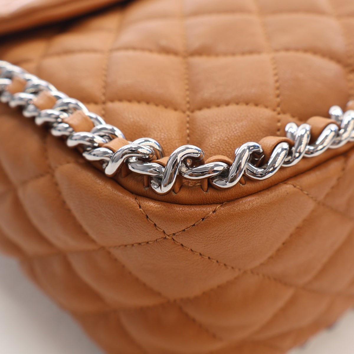 Pre-Owned Chanel Flap Bag Maxi Lambskin Chain Around, strap and chain detail