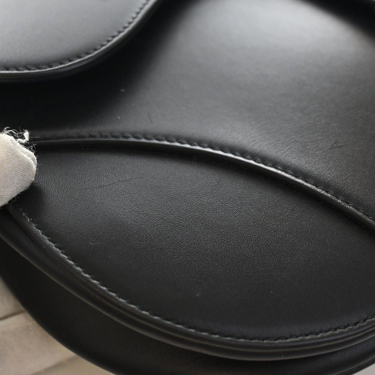 Pre-Owned Christian Dior Saddle Bag Medium Calfskin, corner detail