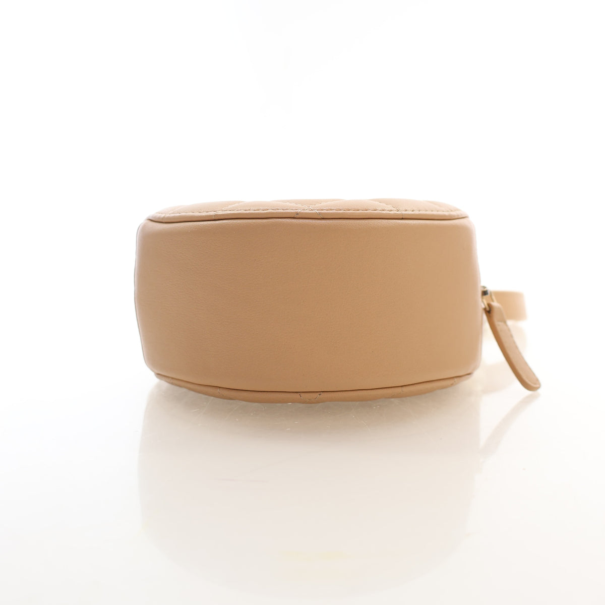 Pre-Owned Chanel Clutch Lambskin Pearl Chain Round, base and feet view, photo 9 of 15