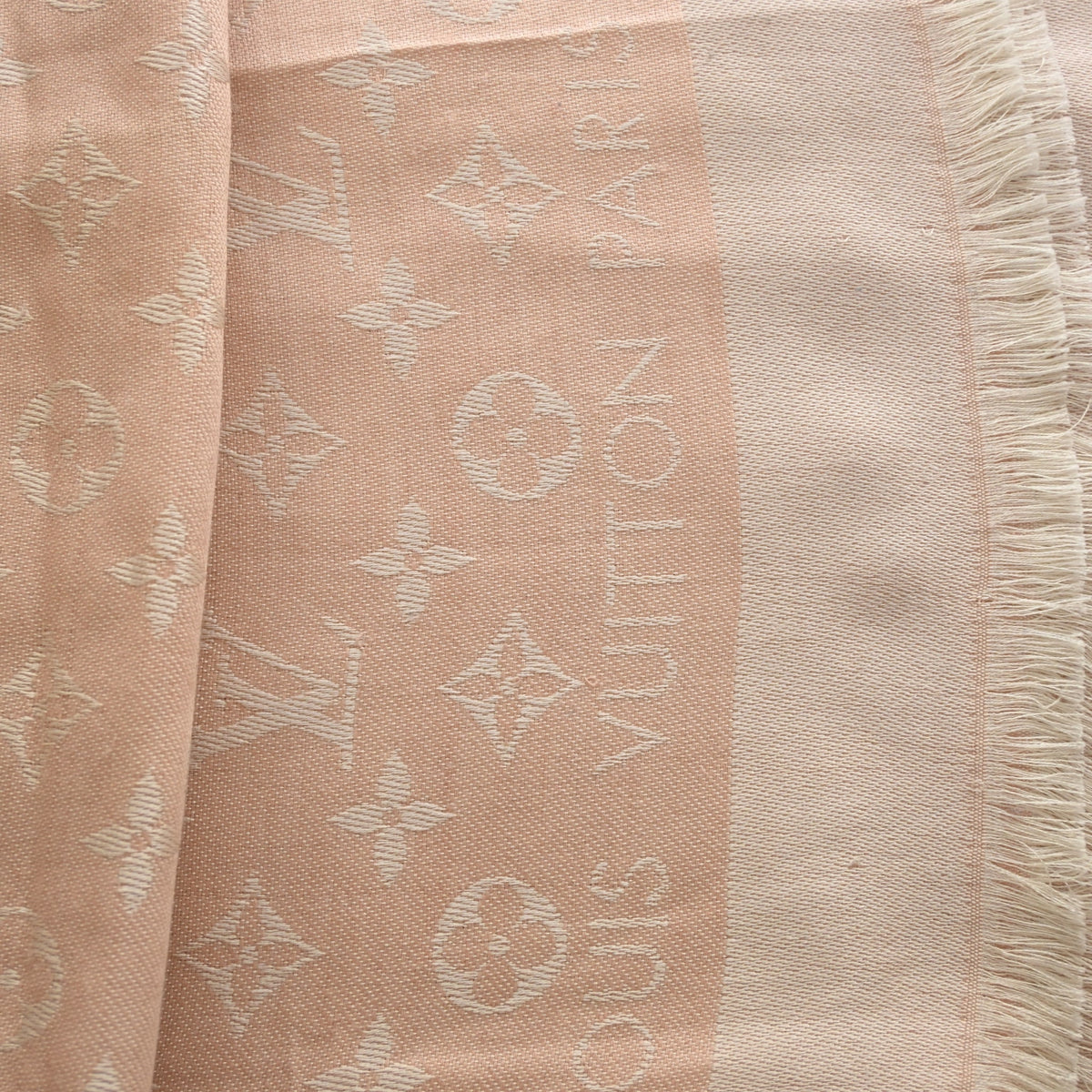 Pre-Owned Louis Vuitton Monogram Classic Shawl, flat lay, photo 5 of 7