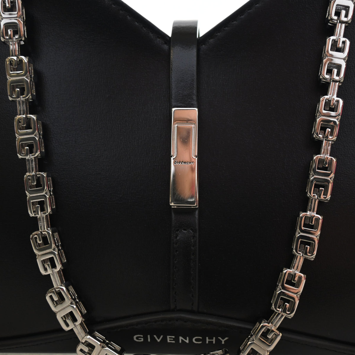 Pre-Owned Givenchy Shoulder Bag Small Calfskin Cutout, strap and chain detail