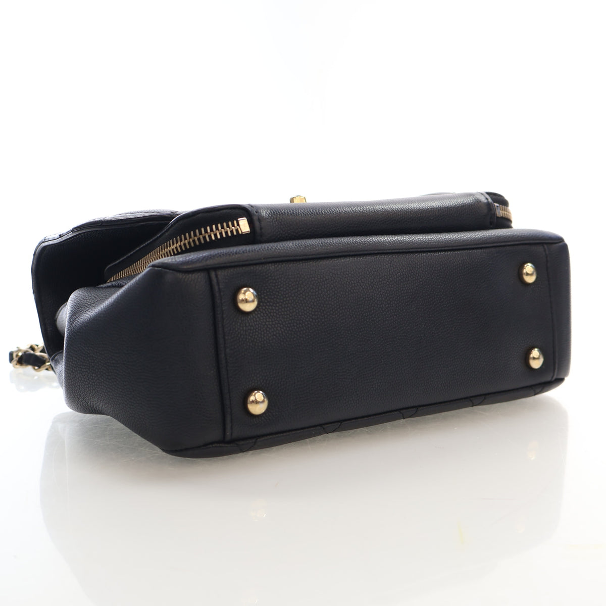 Pre-Owned Chanel Flap Bag Medium Calfskin Business Affinity, base and feet view