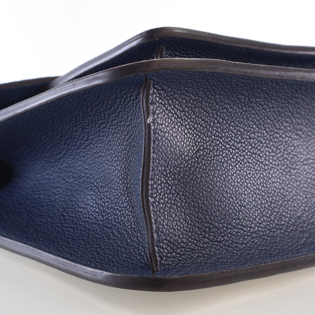 Pre-Owned Louis Vuitton Epi Neo Monceau, base view