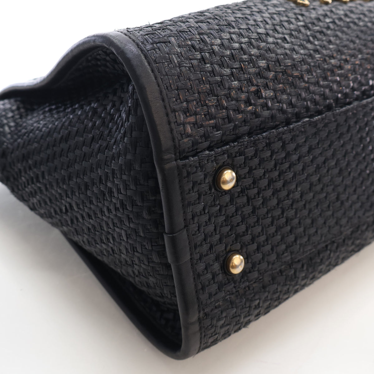 Pre-Owned Chanel Tote Small Raffia Deauville, corner and edge detail