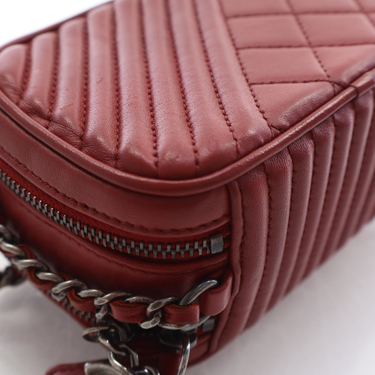 Pre-Owned Chanel Camera Bag Lambskin Coco Boy With Chain, corner and edge detail