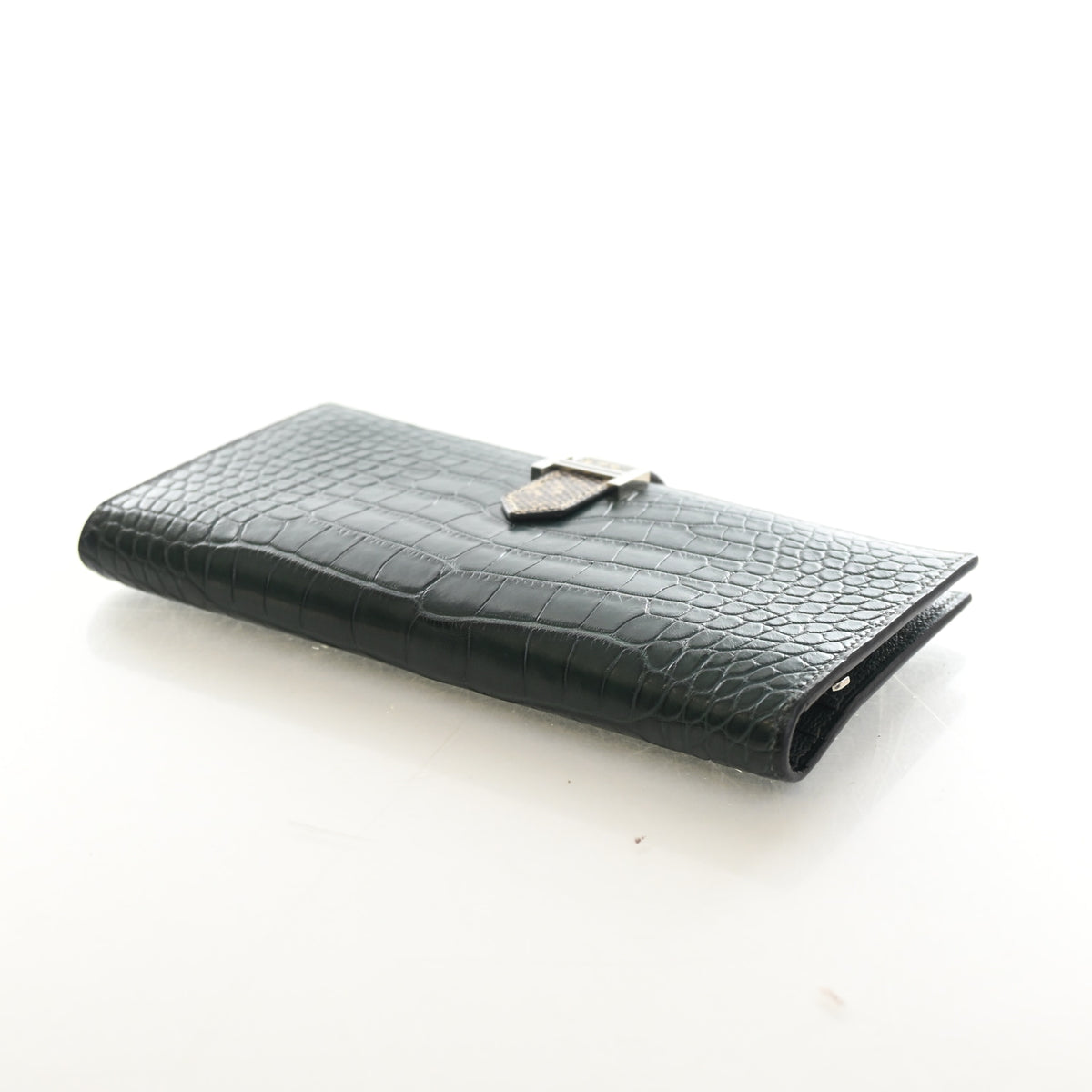 Pre-Owned Hermès Wallet Vert Fonce Alligator Leather Bearn, three-quarter view, photo 7 of 11