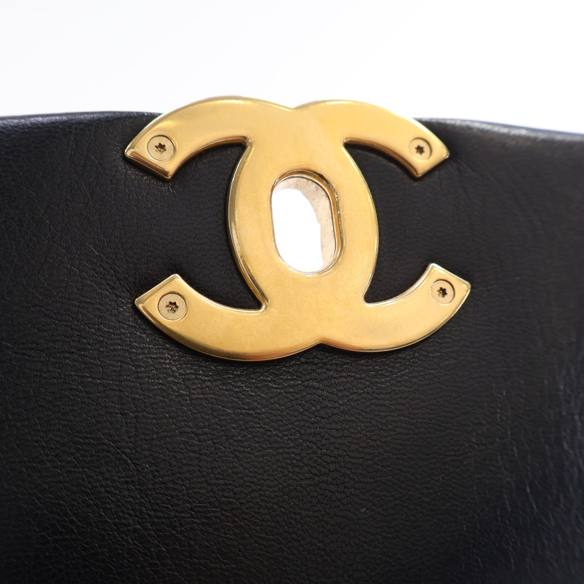 Pre-Owned Chanel 19 Flap Bag Medium Lambskin, gold hardware close-up, photo 16 of 21