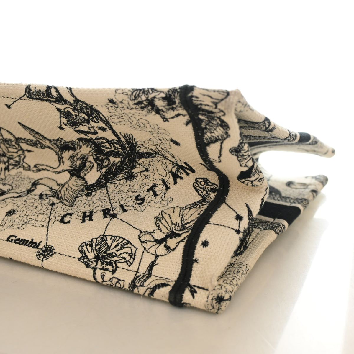 Pre-Owned Christian Dior Book Tote Medium Zodiac Toile De Jouy, side profile, photo 7 of 16