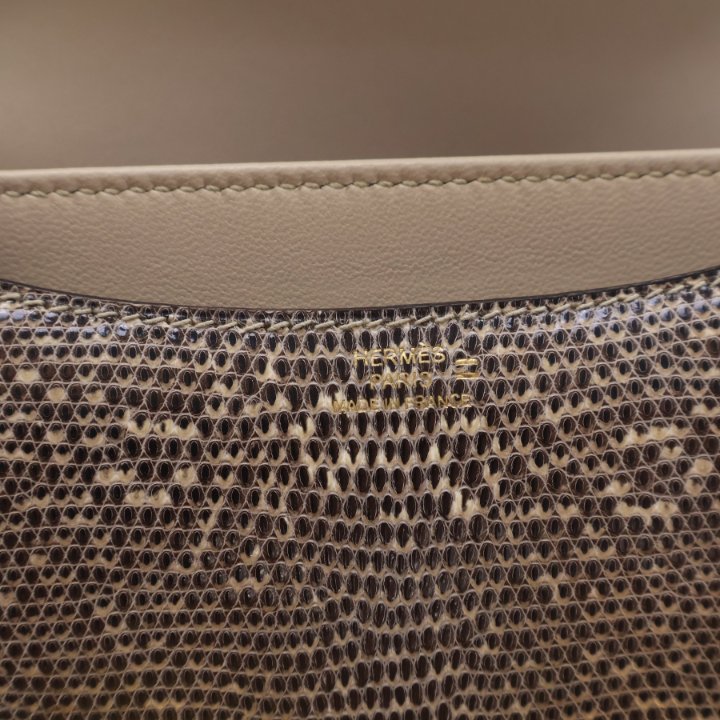 Pre-Owned Hermès Constance 18 Ombre Lizard Leather, logo detail