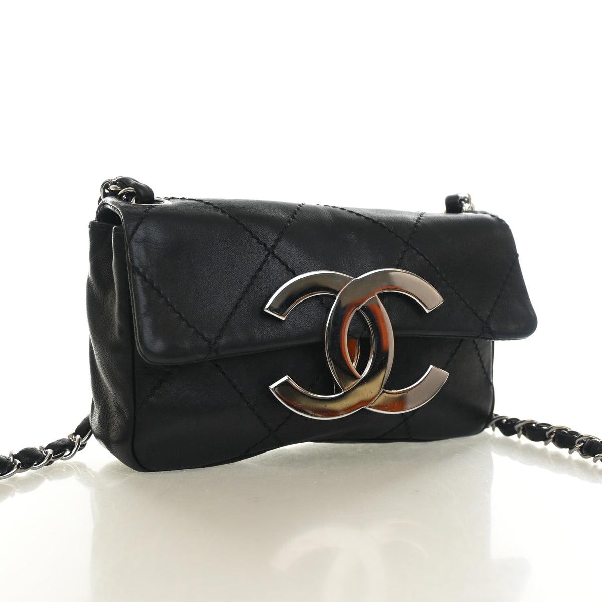 Vintage Chanel Flap Bag Calfskin Diamond Stitch CC, three-quarter view, authenticated at Luxe Du Jour