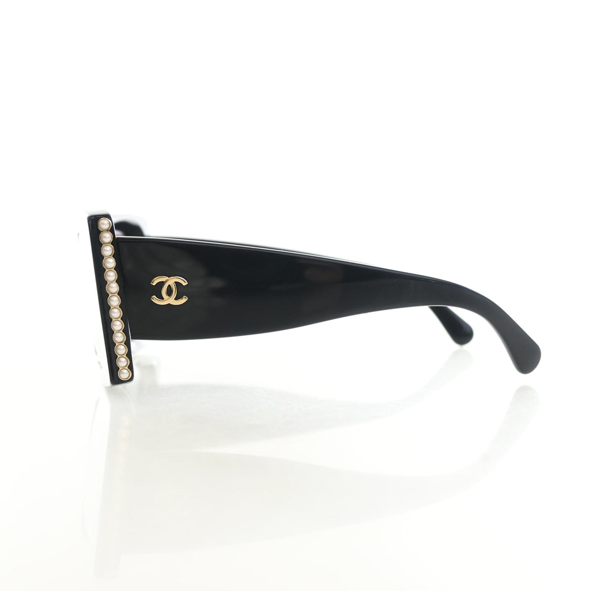 Pre-Owned Chanel Sunglasses Pearl CC, side profile