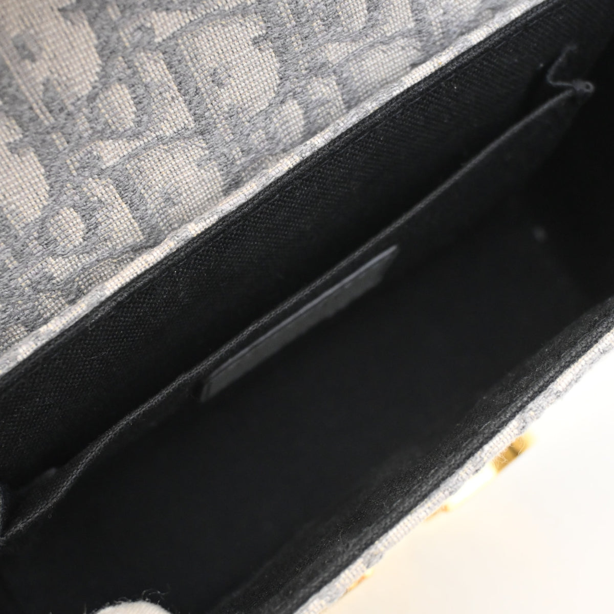 Pre-Owned Christian Dior 30 Oblique Montaigne Box Bag, open interior with lining