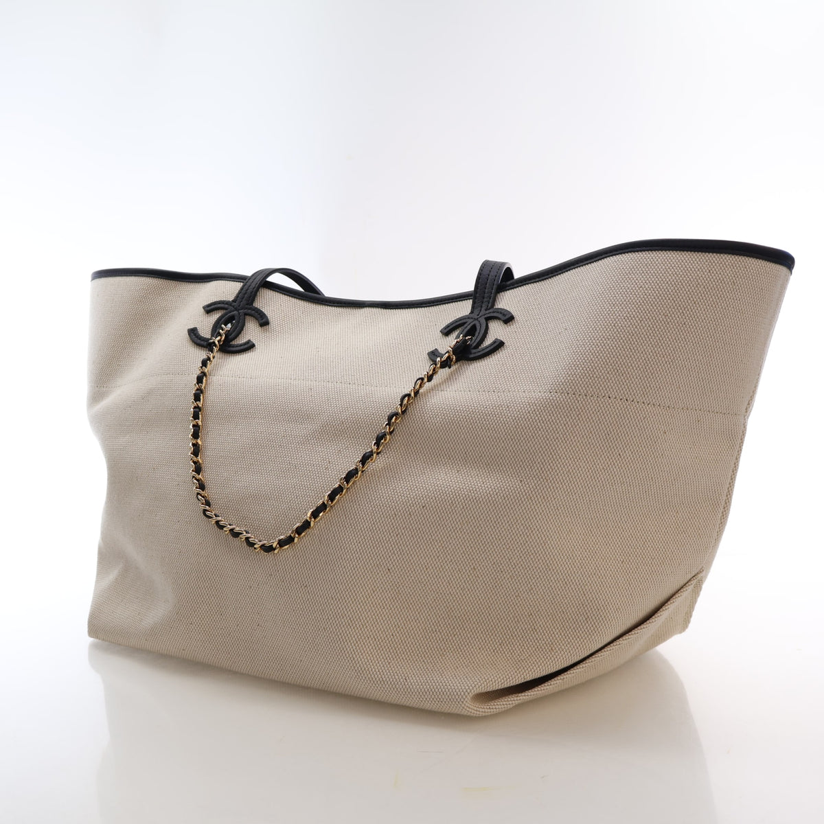 Pre-Owned Chanel Tote Large Canvas, side profile
