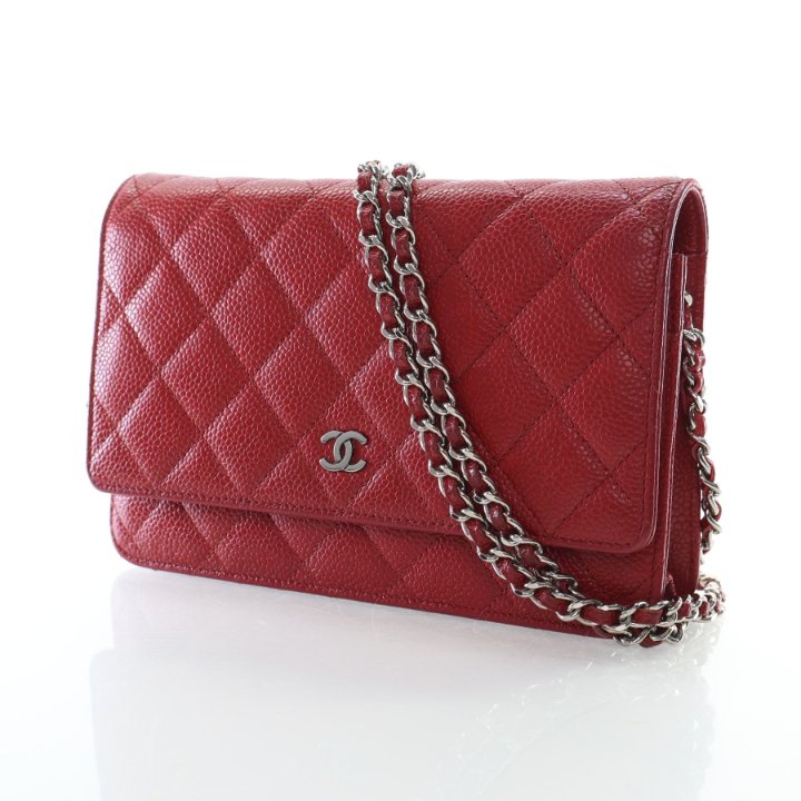Chanel Caviar Wallet On Chain (WOC)